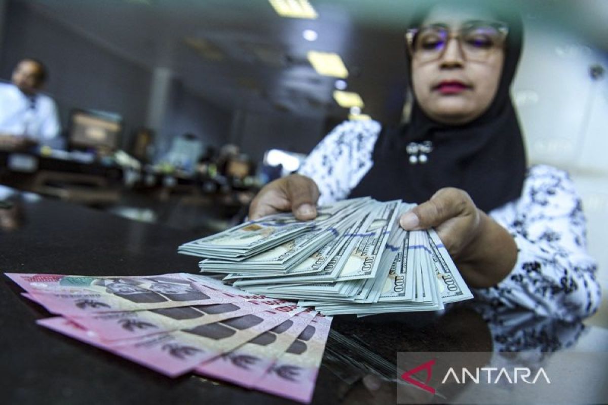 Rupiah pada Selasa pagi menguat jadi Rp16.384 per dolar AS