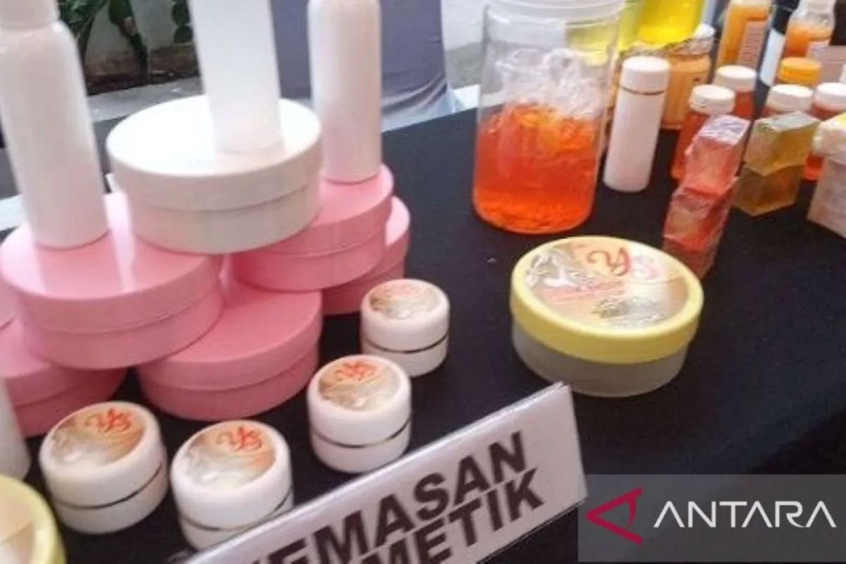 Polda Sulsel tahan tiga tersangka pemilik produk kosmetik berbahaya