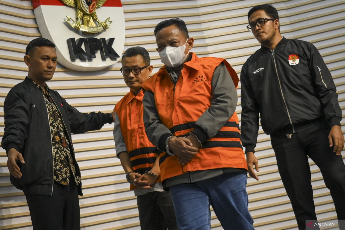 Hukum Kemarin, KPK tahan Bupati Situbondo hingga LHKPN anggota Kabinet