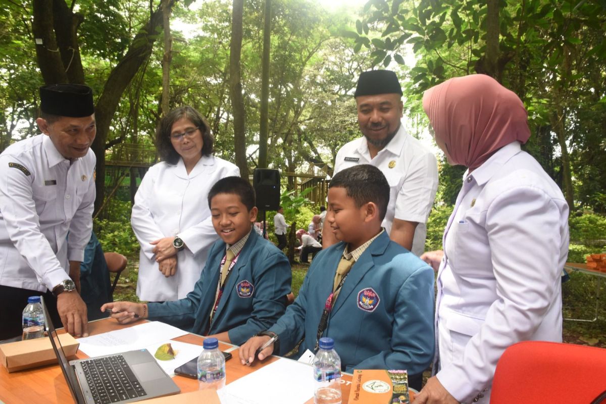 Pemkot Kediri resmikan Pojok Baca Digital di RTH