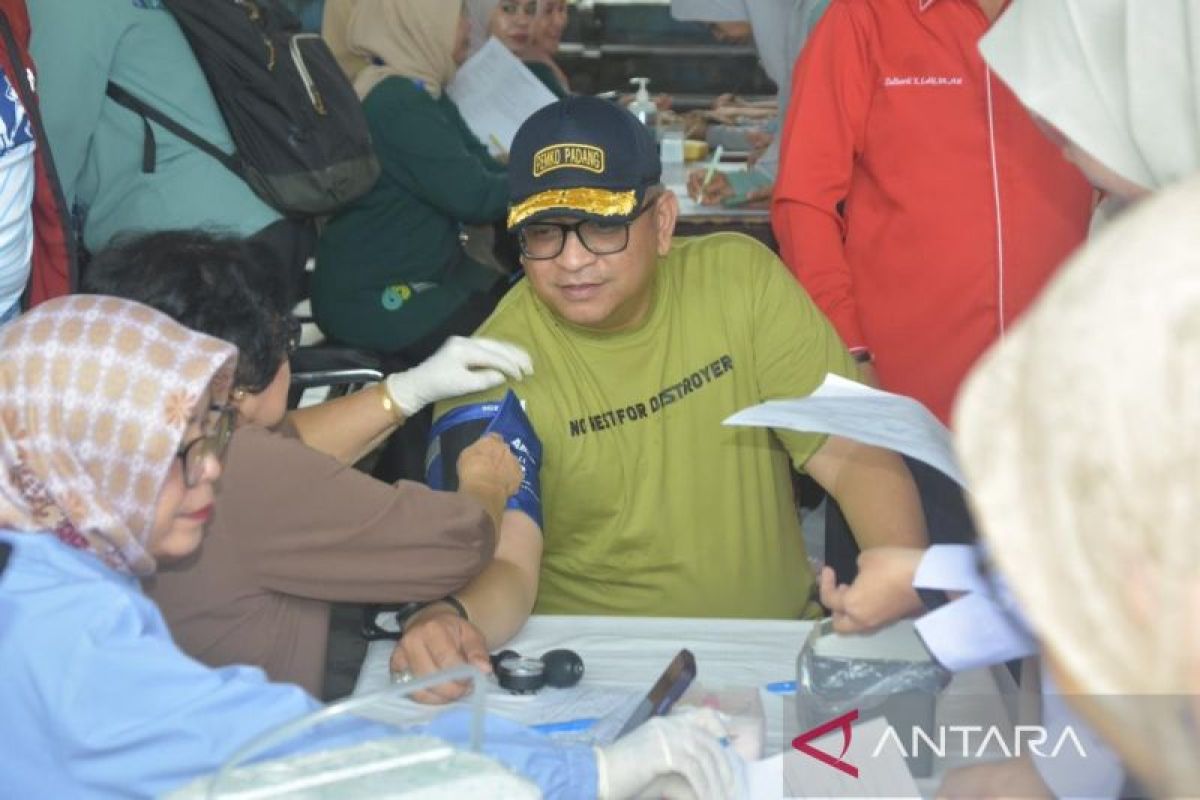 Pemkot gandeng PMI gelar donor darah massal di Padang