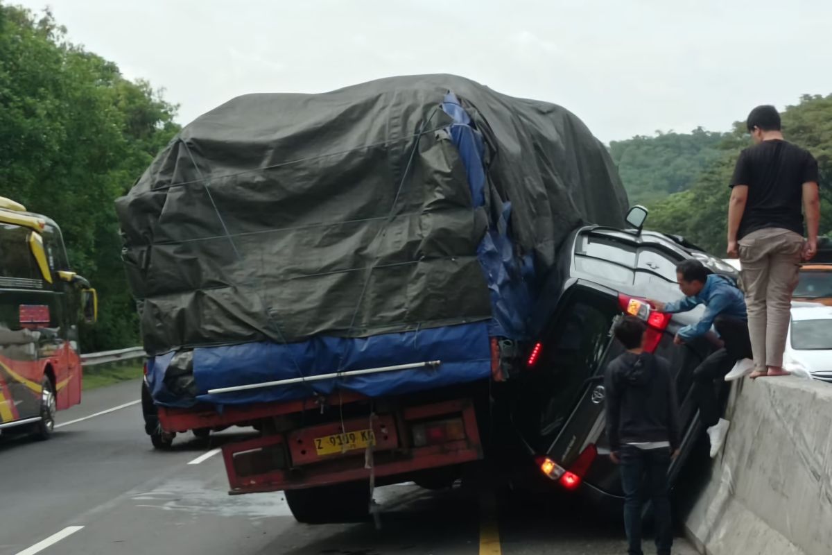 Aptrindo ingatkan pengemudi kurangi kecamatan di jalan tol berlubang