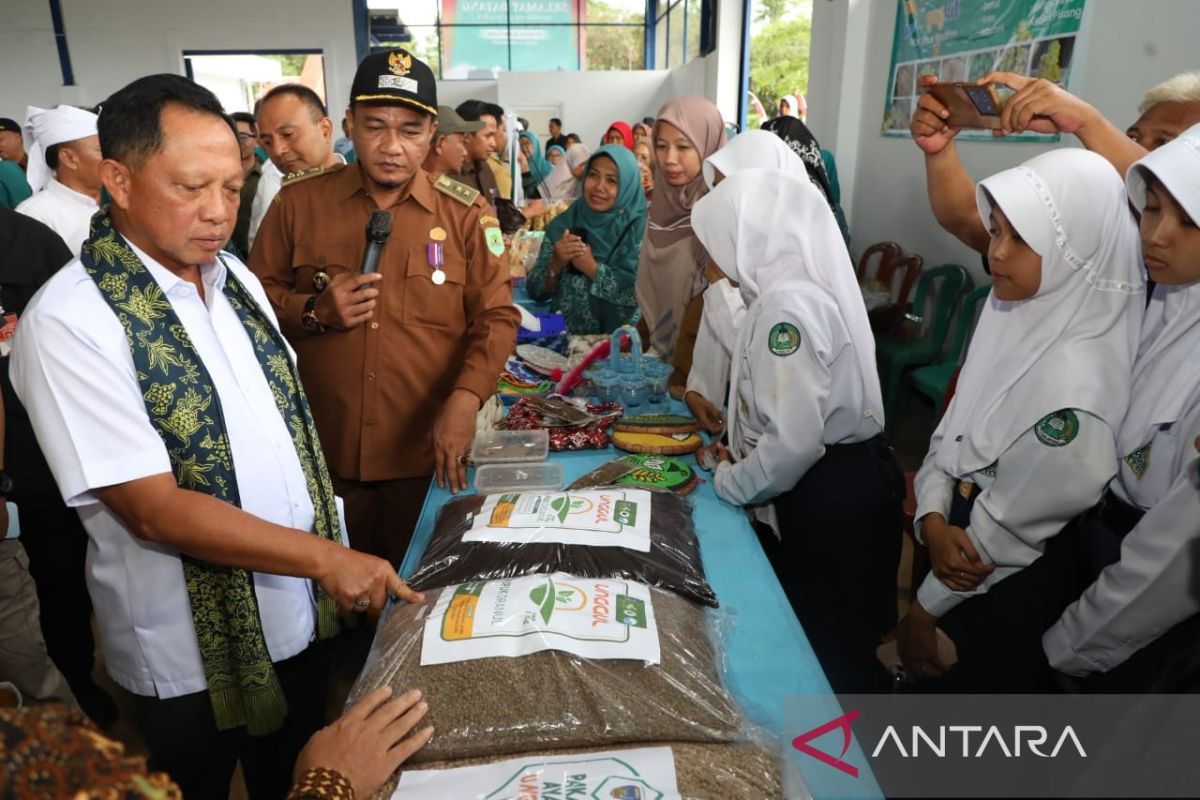 Mendagri apresiasi Desa Wantilan kelola sampah berbasis BUMDes 