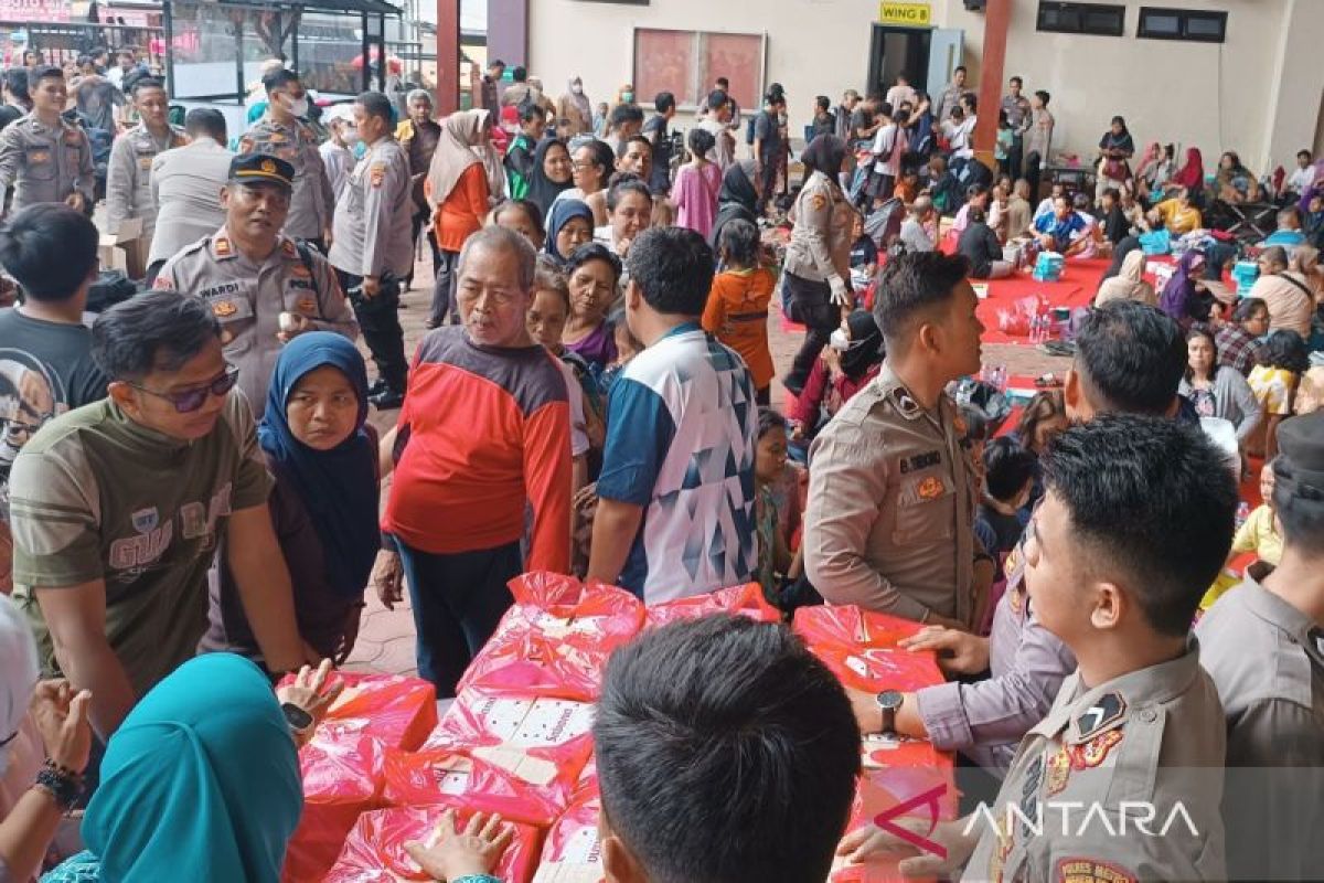 Polres Jakpus sediakan makanan bagi korban kebakaran Kemayoran