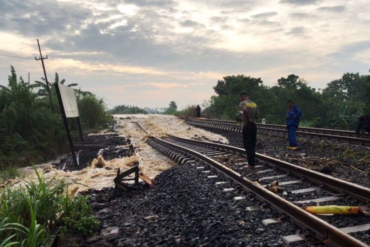 KAI: Enam perjalanan kereta api terpaksa dibatalkan akibat banjir Grobogan