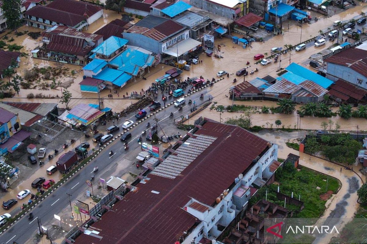 Dampak luapan sungai Wanggu di Kendari