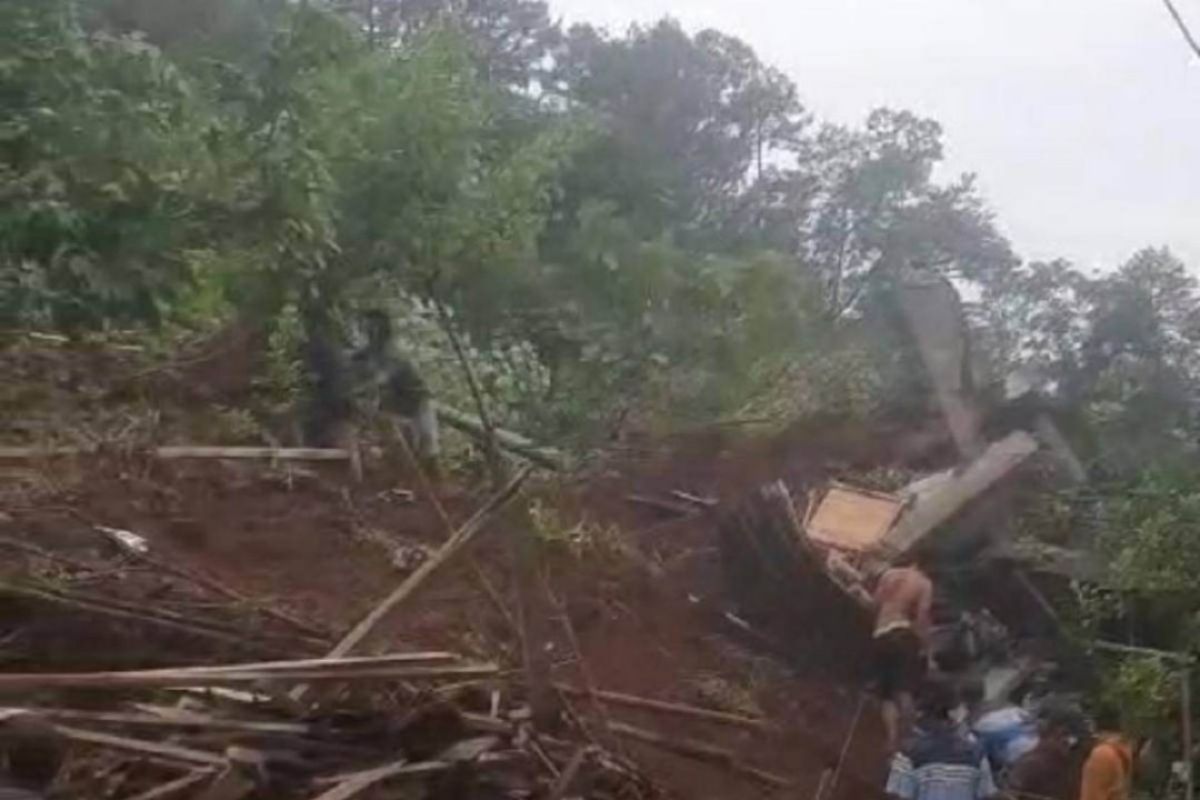 Longsor di Jombang, dua orang masih dalam pencarian