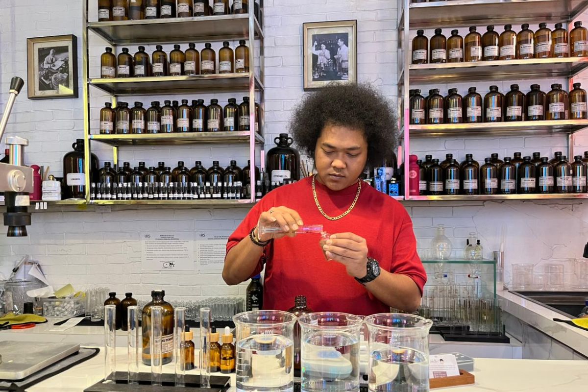 Trik gunakan parfum agar wangi tahan lama di tubuh