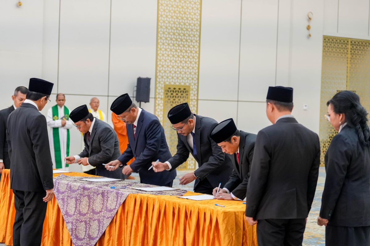 Menag lantik 12 pejabat baru eselon I Kemenag, ini daftar namanya!