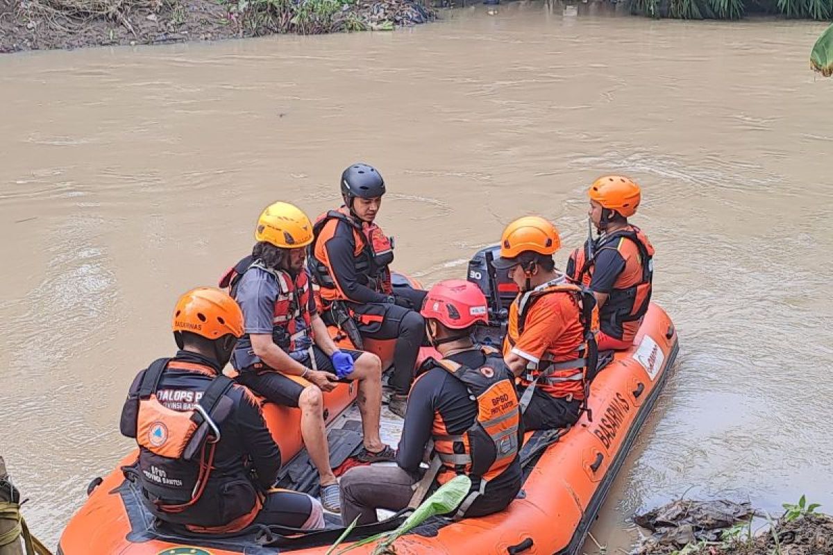 Tim SAR cari anak yang terseret arus Sungai Cibanten Kota Serang