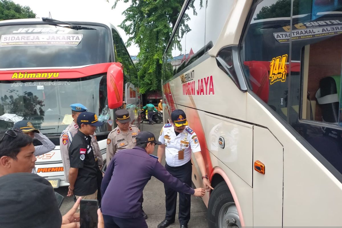 Jelang Imlek, puluhan bus jalani "ramp check" di Terminal Kalideres