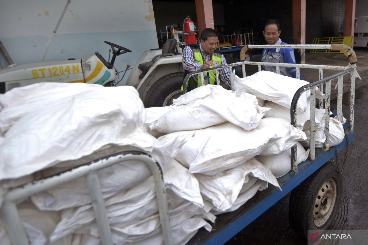 BNPB intensifies cloud seeding to mitigate flood in Lampung, C Java