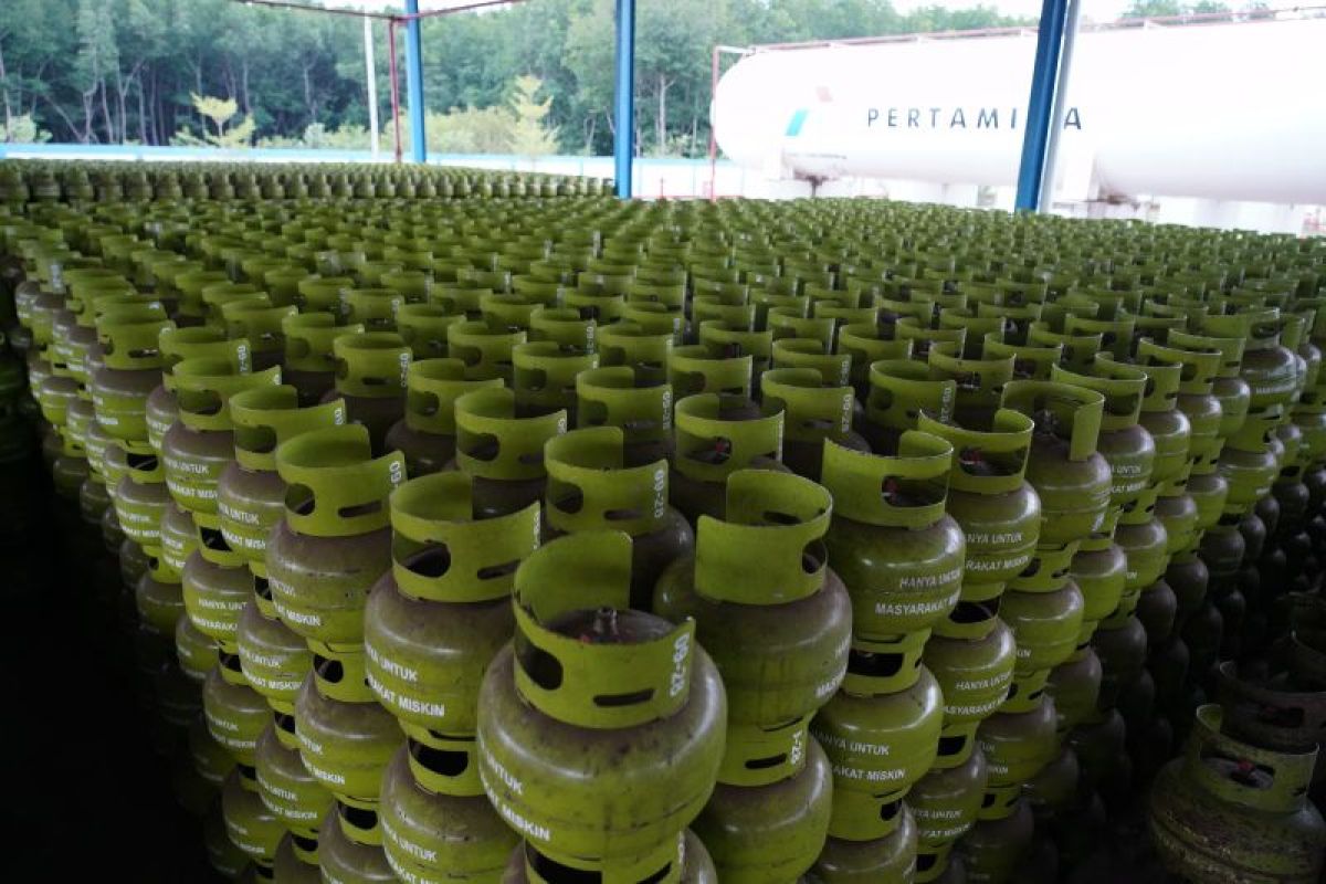 Masyarakat Sumbagsel diminta beli LPG tiga kilogram di pangkalan resmi