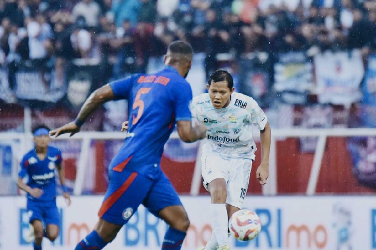 Pelatih Arema FC minta maaf ke suporter usai kalah 1-3 dari Persib