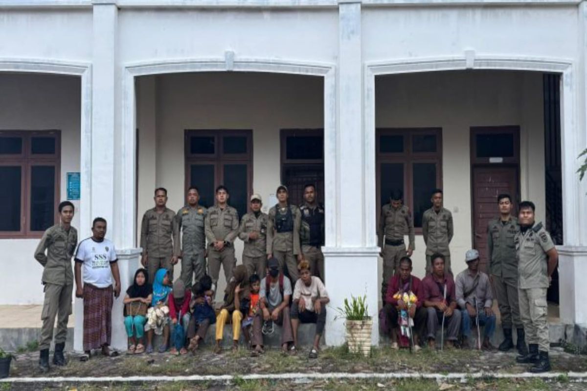 Satpol PP tertibkan 12 gepeng di Kota Banda Aceh