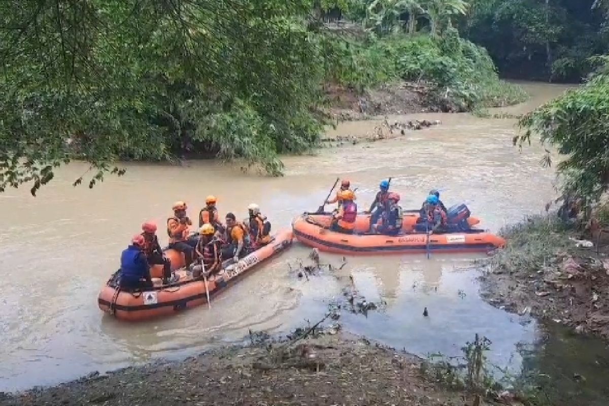 Tim SAR temukan bocah yang terseret arus Sungai Cibanten Serang