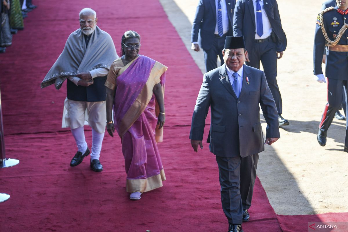 Prabowo honors India's 76th Republic Day at meeting with PM Modi