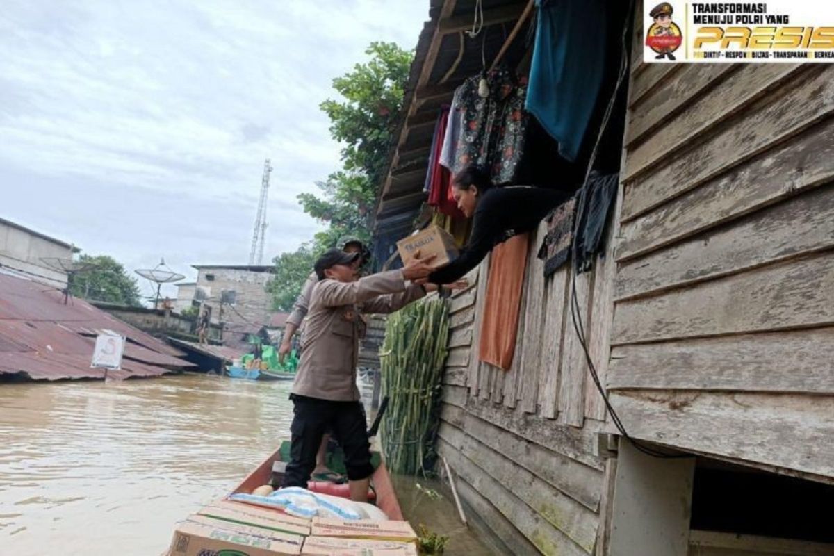 5.216 jiwa warga terdampak banjir di Bengkayang, Kalbar mulai terima bantuan