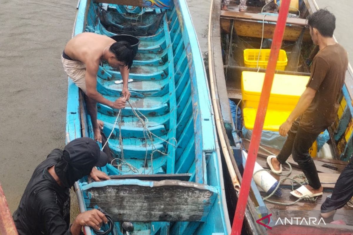 Tiga nelayan Mukomuko selamat usai perahu karam di laut