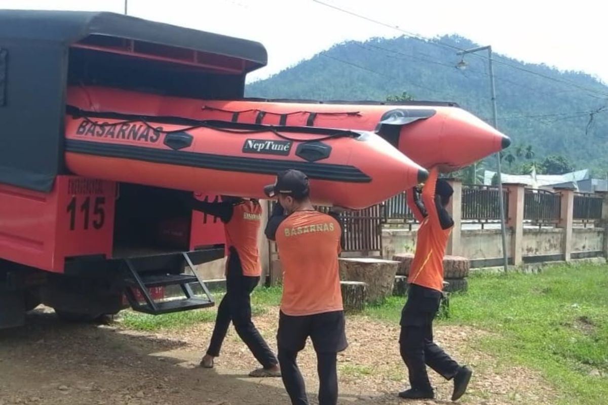 Tim SAR tim cari anak yang hilang saat cari kepiting di Konut