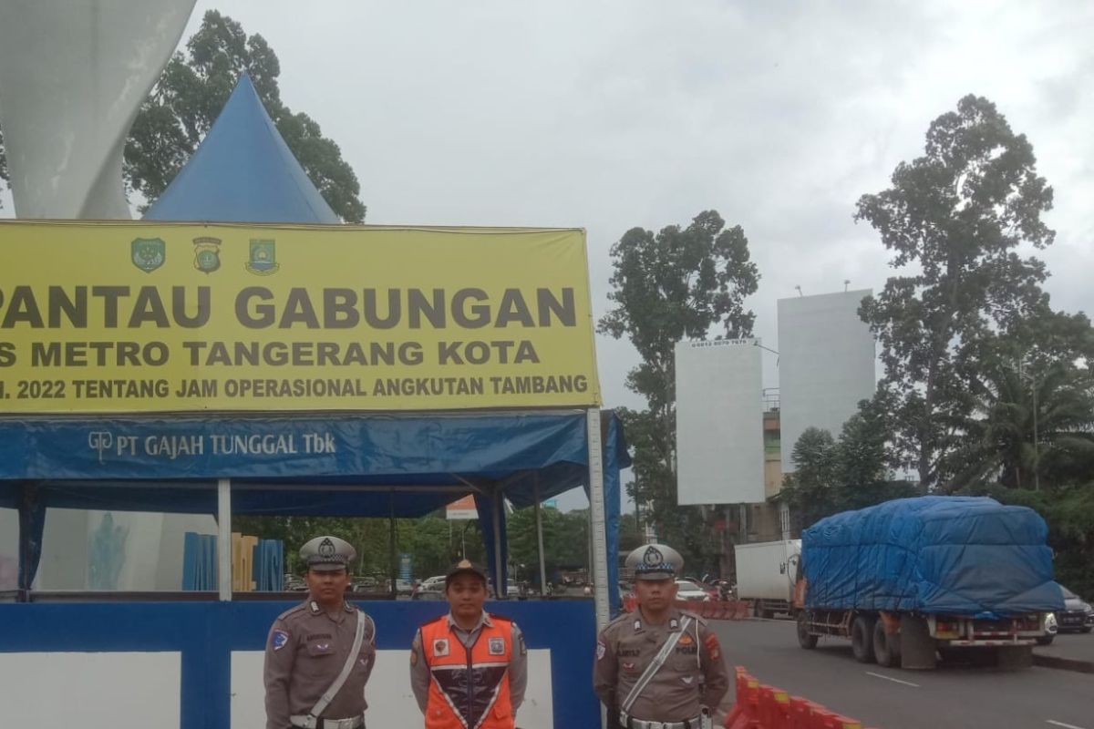 Petugas gabungan Tangerang siaga jaga keamanan selama libur panjang