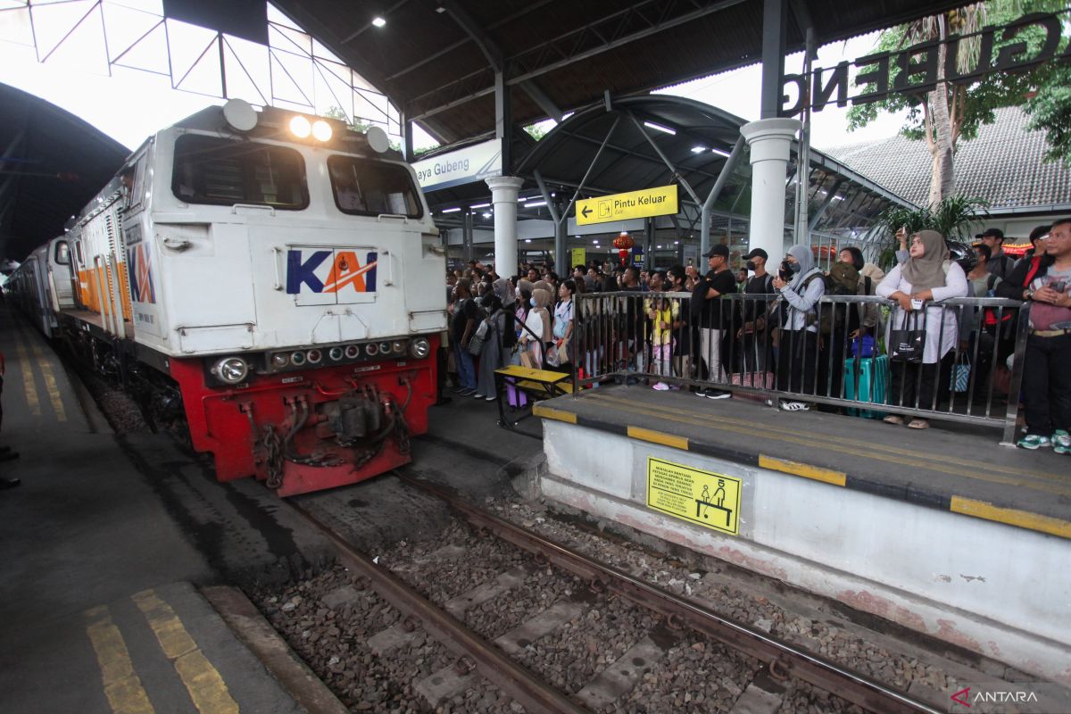 Daop 8 catat 205.102 tiket terjual di periode libur Isra Miraj-Imlek