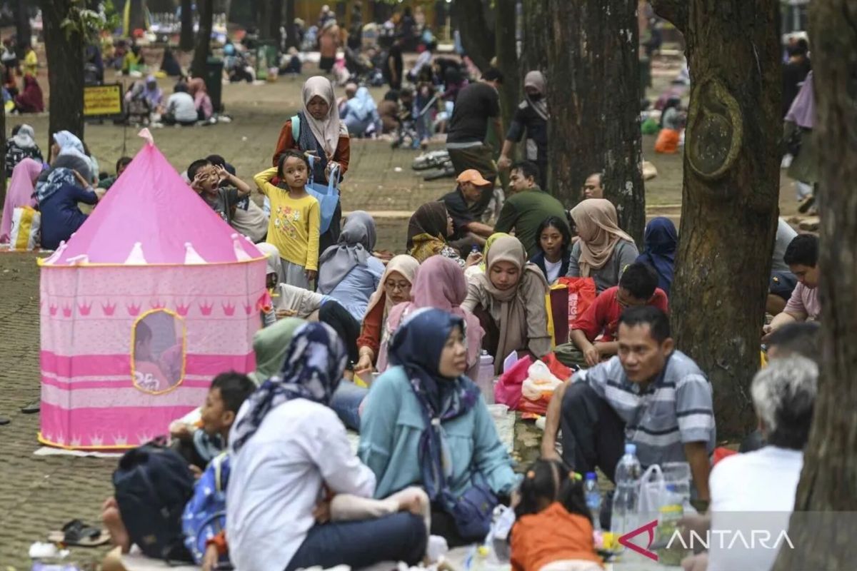 Margasatwa Ragunan ingatkan pengunjung tak piknik dekat kandang