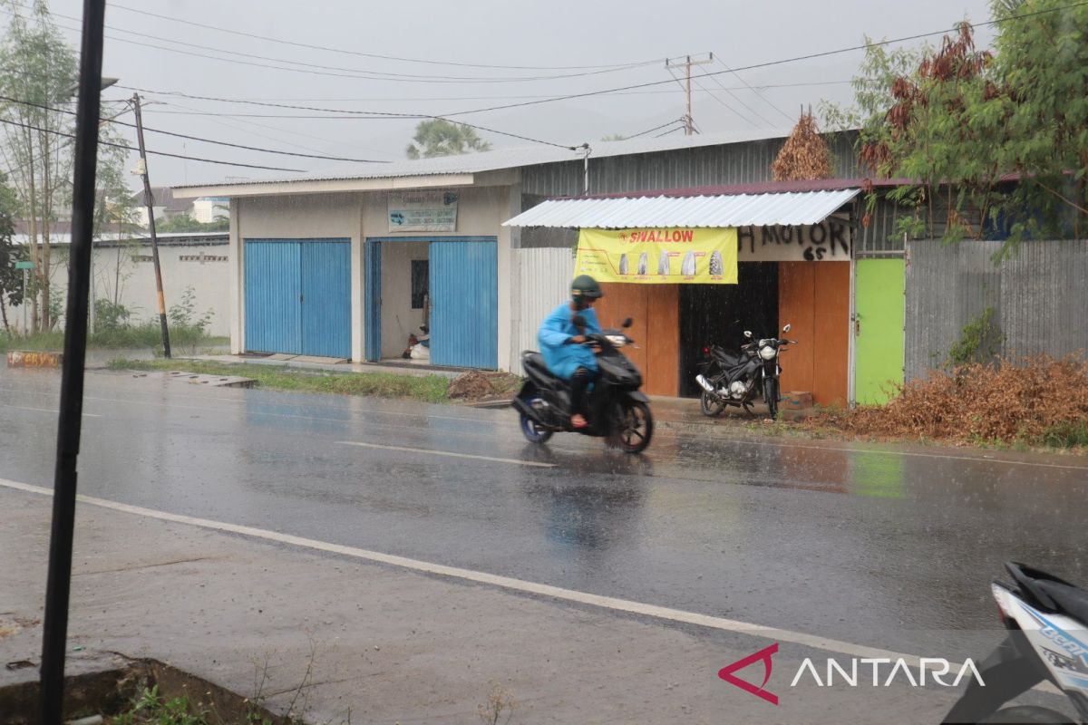 BMKG imbau warga Manggarai Barat  waspadai cuaca ekstrem