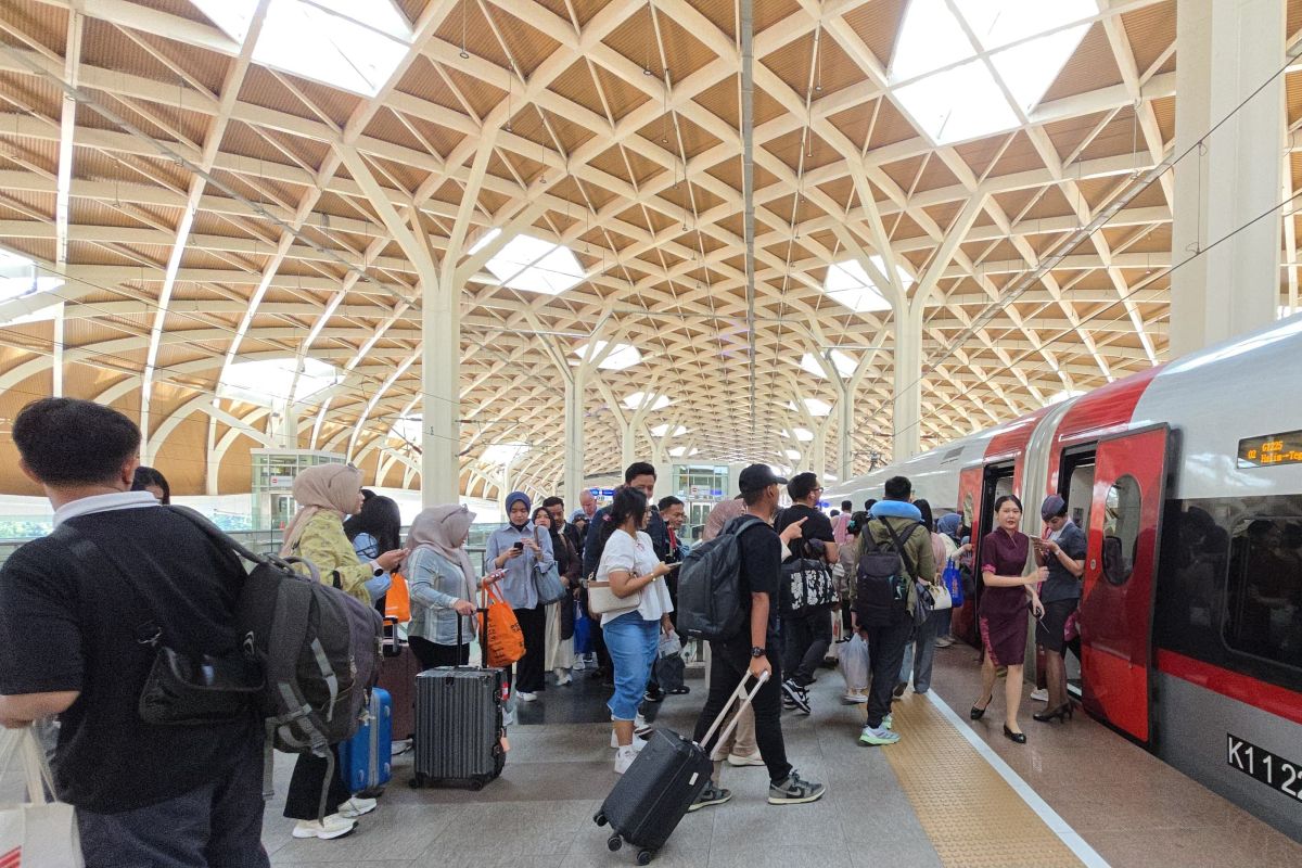 Whoosh fast train served 66 thousand passengers over long weekend