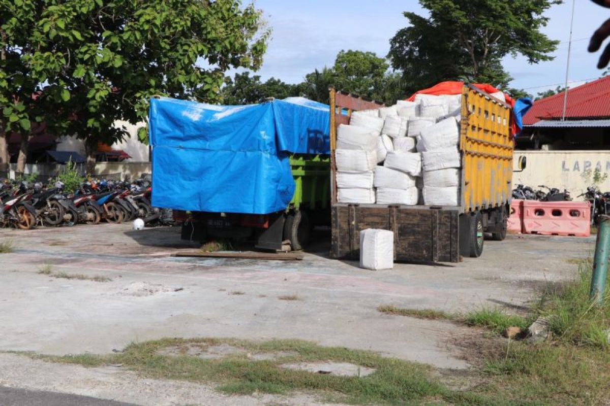 Polres Buru-Maluku gagalkan penyelundupan 150 karton B3 diduga Sianida