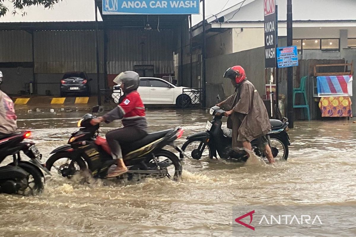 11 kelurahan di Kendari terendam banjir akibat hujan deras