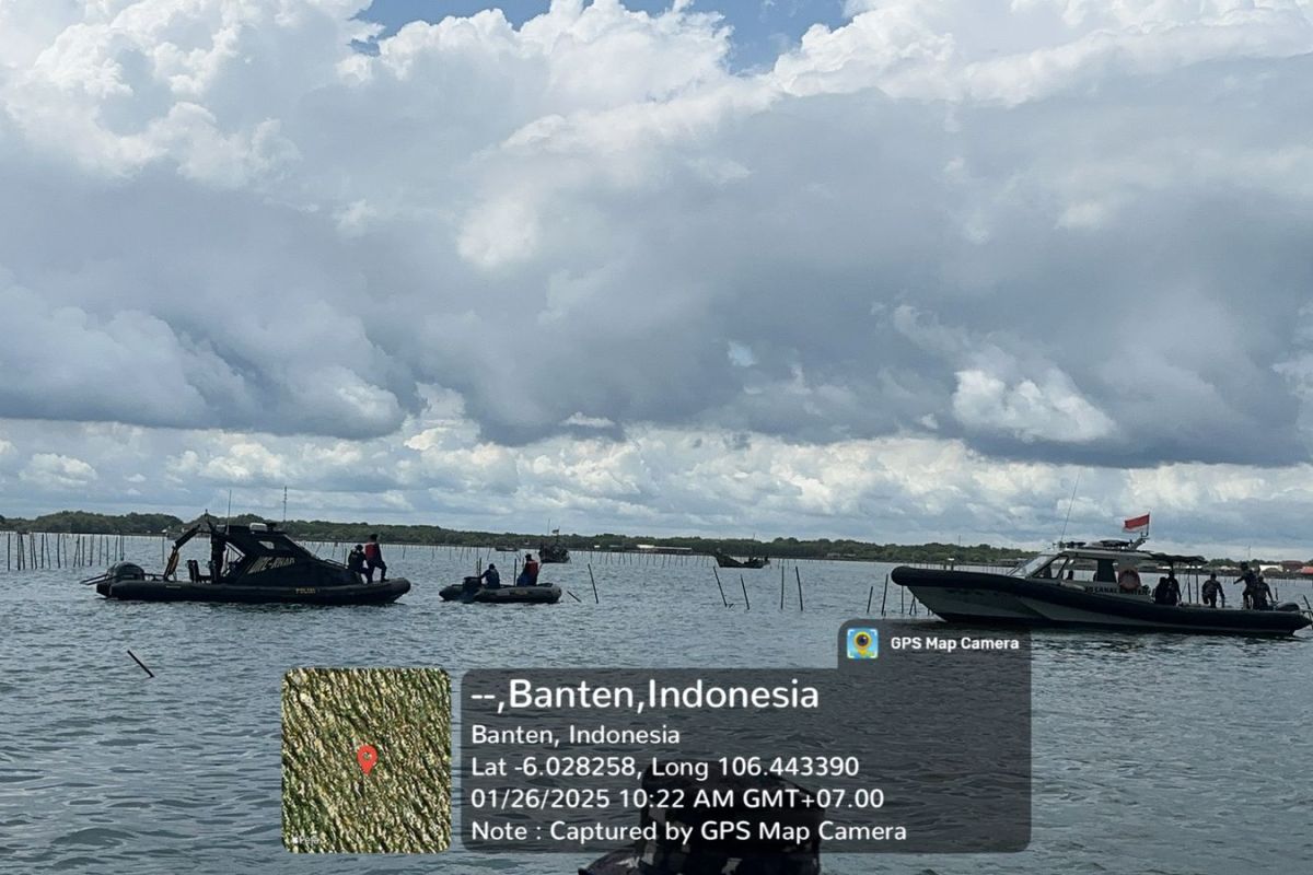 Ditpolairud Polda Banten awasi pembongkaran pagar laut di Tangerang