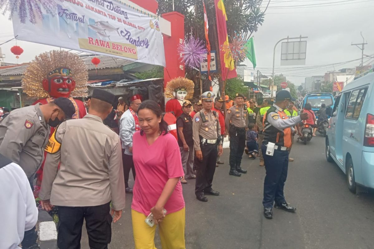 Polisi rekayasa lalu lintas sekitar Festival Bandeng Rawa Belong