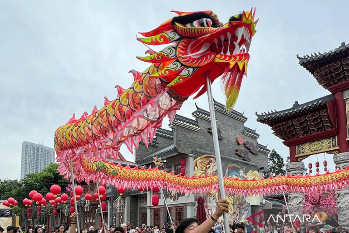 Old Shanghai meriahkan Imlek dengan pertunjukan Barongsai Patok