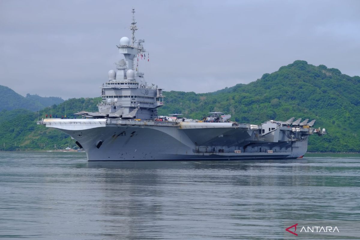 French aircraft carrier Charles de Gaulle docks in W Lombok