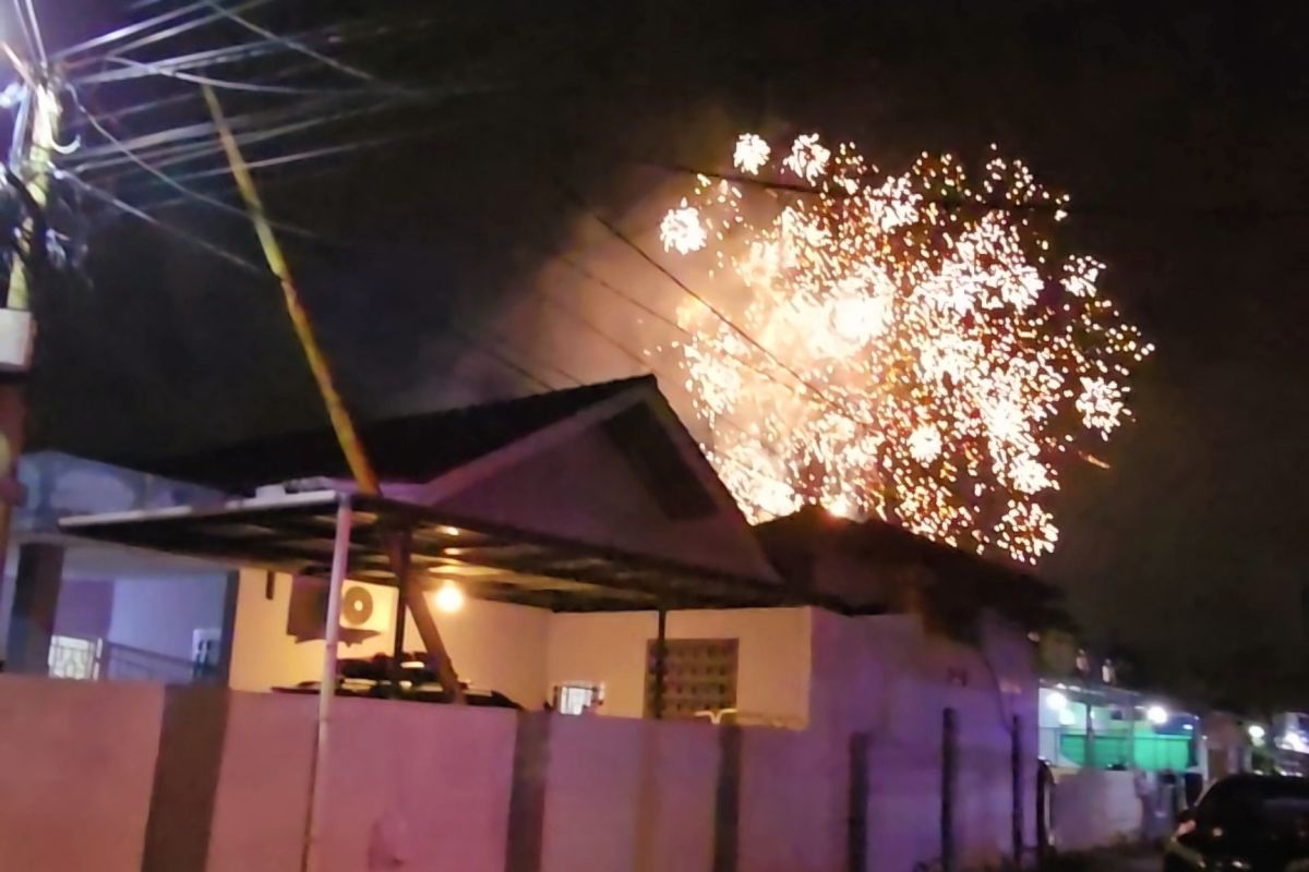 Langit Jondul Pekanbaru menyala di malam Imlek