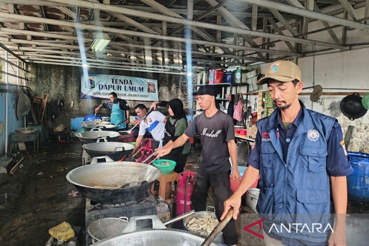 Jakarta flood response: Govt sends logistics, sets up kitchens