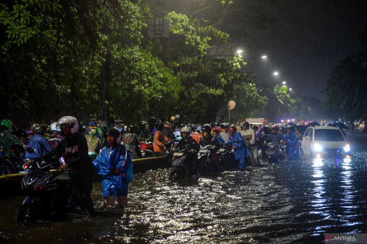 54 RT dan 23 ruas jalan di Jakarta terendam banjir