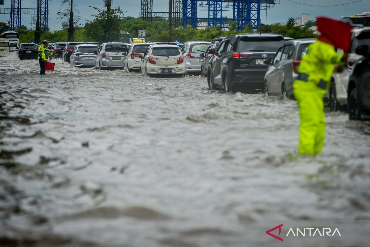 Akses menuju atau dari Bandara Soetta, disarankan lewat Tol JORR 2