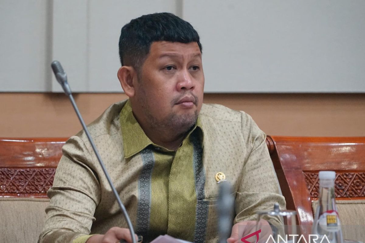 Komisi III DPR: usut tuntas kasus pagar laut