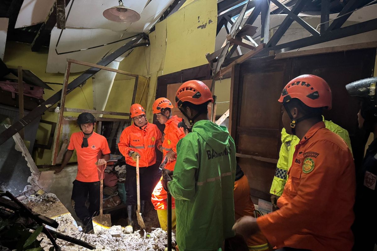 Lansia tewas tertimbun tanah longsor di Tarakan