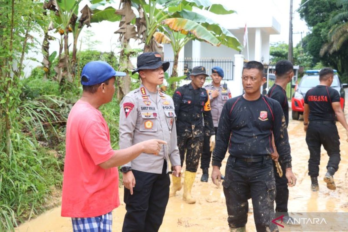 Respons Cepat Dansat Brimob Kaltara Hadapi Tanah Longsor yang Mengisolasi Warga di Kota Tarakan