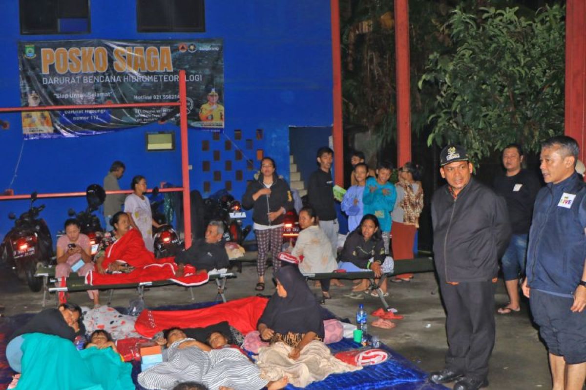 Masih ada enam titik banjir cukup parah di Kota Tangerang