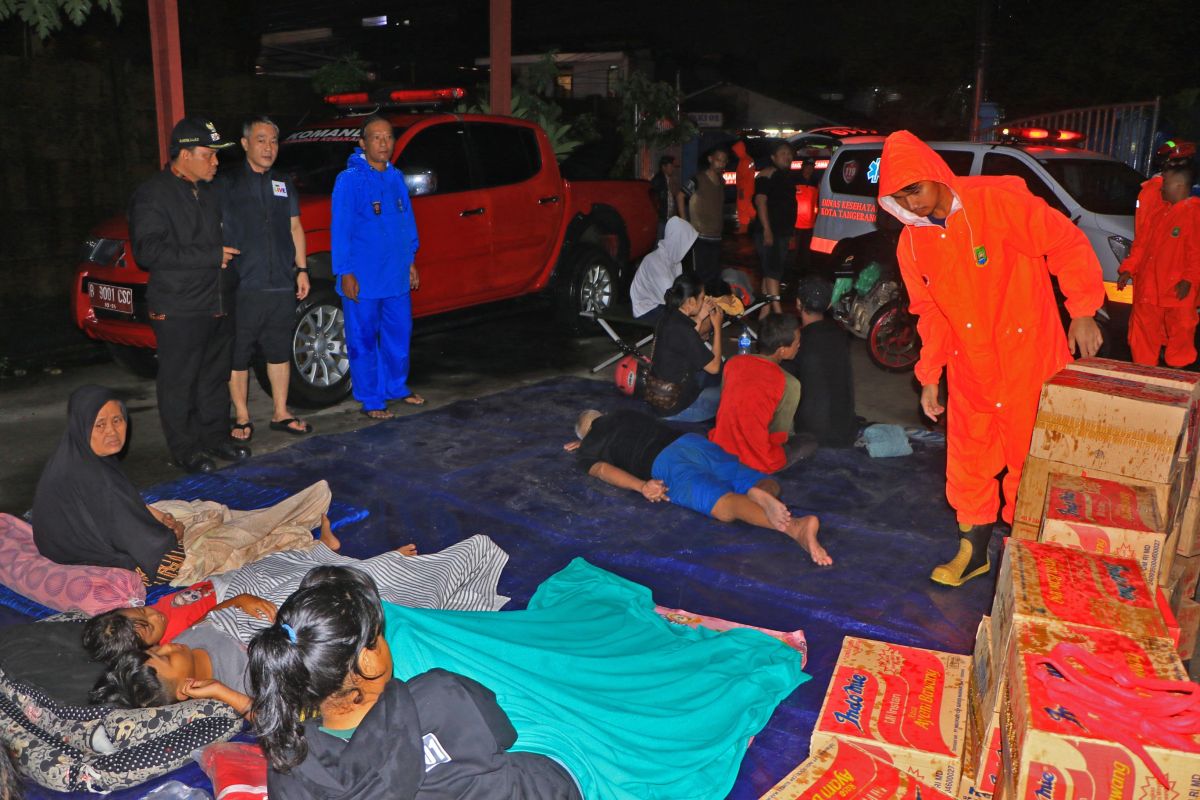 Terdampak banjir, Pemkot Tangerang evakuasi warga ke posko siaga