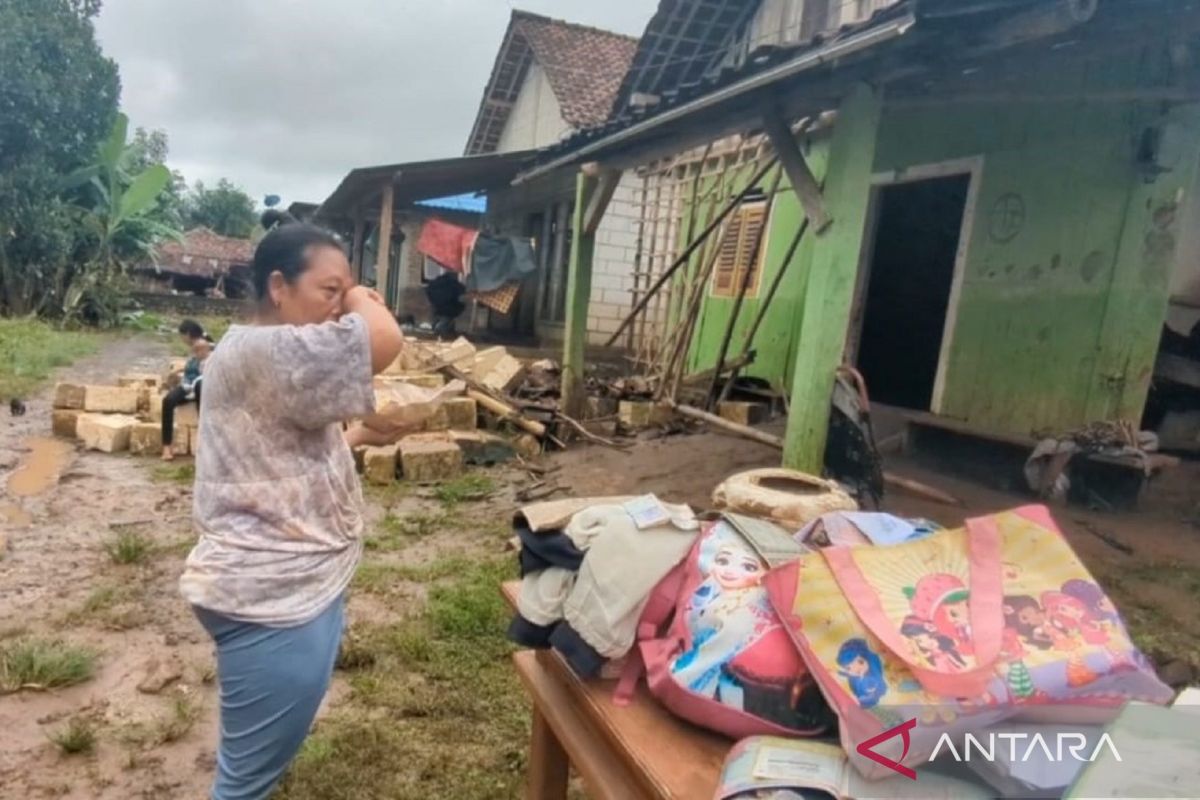 Banjir bandang terjang 135 rumah warga di Saradan Madiun