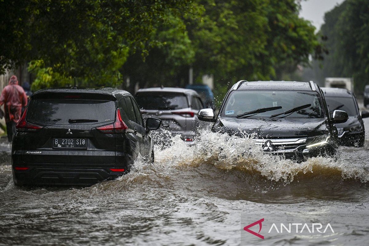 653 warga di Jakarta Utara mengungsi akibat banjir