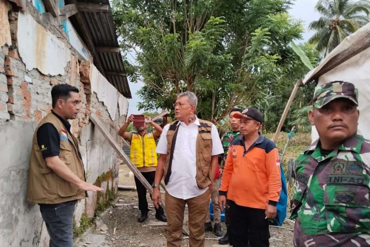 BPBD salurkan selimut dan matras untuk korban gempa di Kolaka Timur