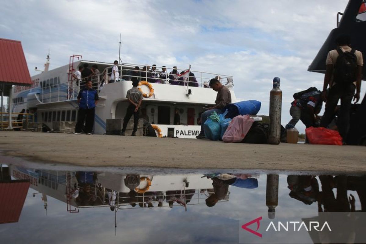 FOTO - Pergerakan wisatawan di Pelabuhan Ulee Lheue