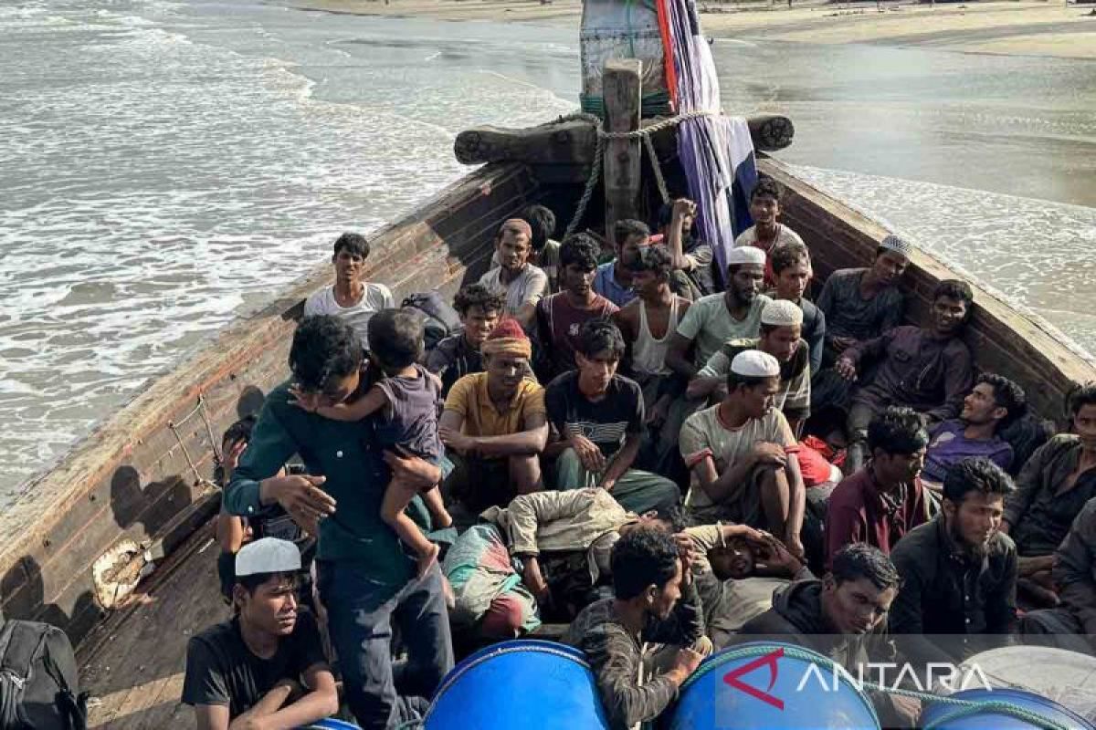 FOTO - Puluhan imigran etnis Rohingya terdampar di Aceh Timur