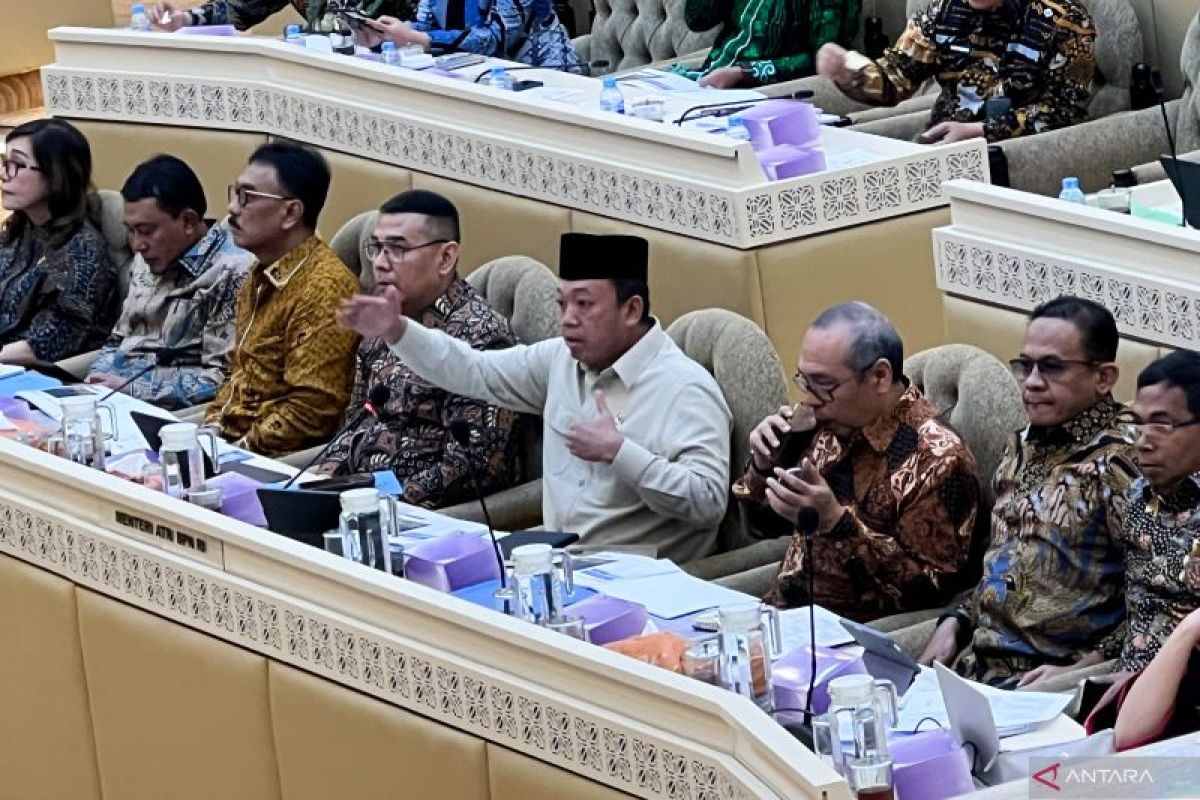 Menteri ATR sanksi berat 8 pegawai Kantah imbas pagar laut Tangerang